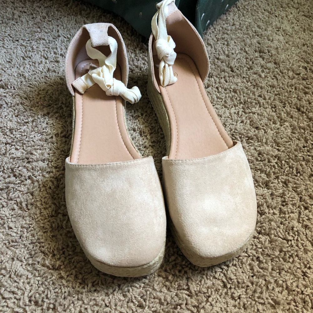 Tie wedge Sandals